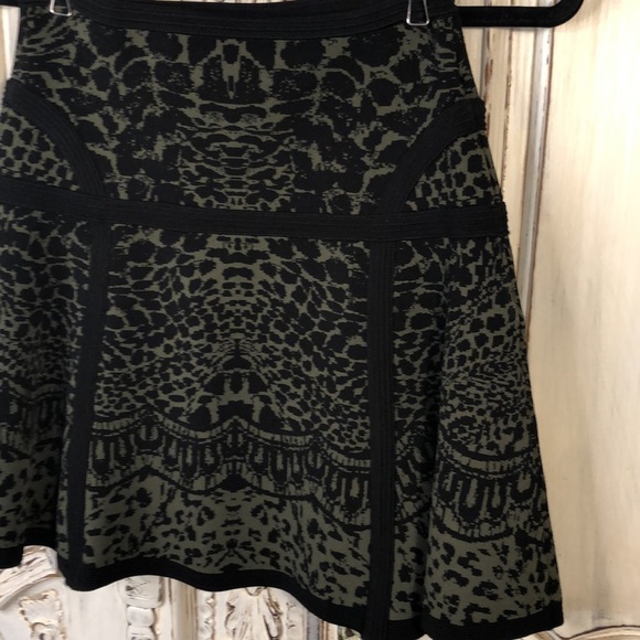 Diane von Furstenberg Heavy Knit Animal and Bordered Print Skater Mini Skirt S\P - Picture 4 of 10